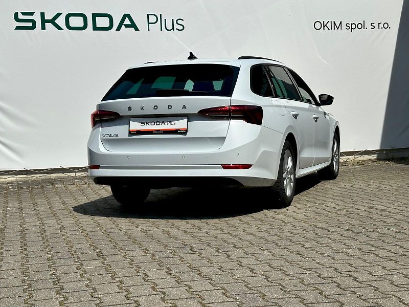 Škoda Octavia (2024) 2.0 TDI 85kW Ambition Combi - fotka 2 z 23