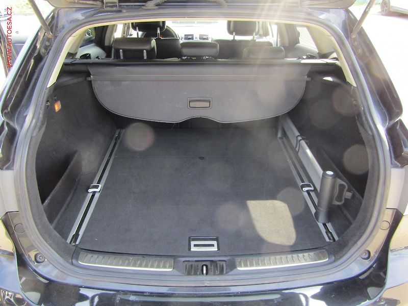 Toyota Avensis (2013) 2.0 D4-D, 1.maj,ČR, Navi - fotka 7 z 21