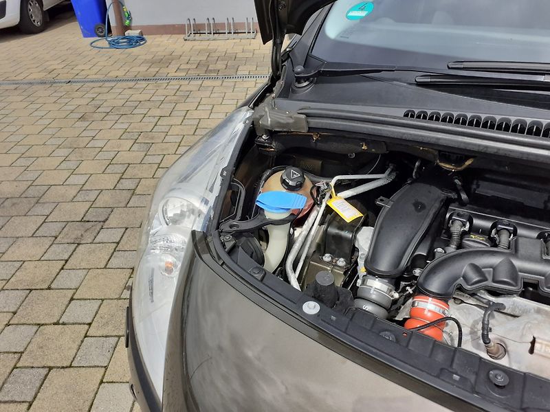 Peugeot 3008 (2011) 1.6 i  16V 115Kw - fotka 25 z 36
