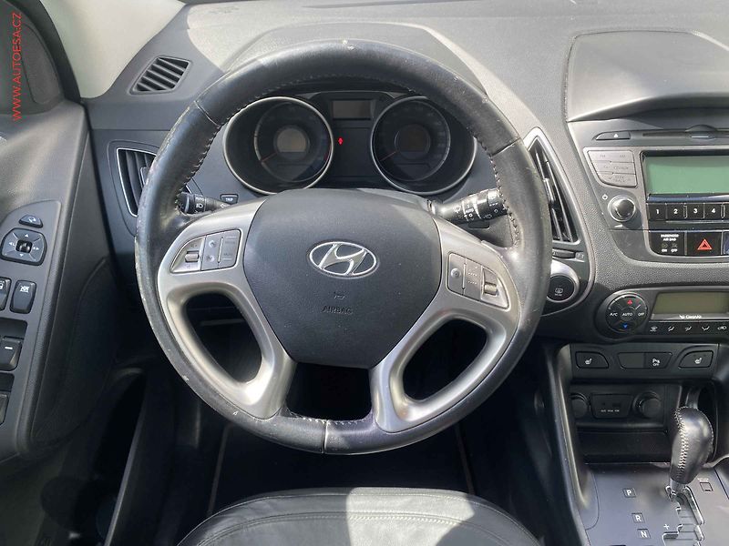 Hyundai ix35 (2011) 2.0CRDi 4x4, AT, kůže, park - fotka 11 z 16