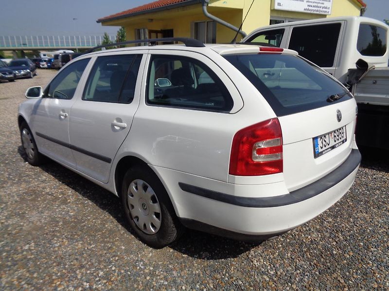 Škoda Octavia 1,6 MPI - fotka 7 z 15