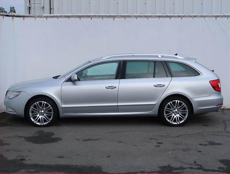 Škoda Superb (2012) Elegance 2.0 TSI, Automat - fotka 3 z 22