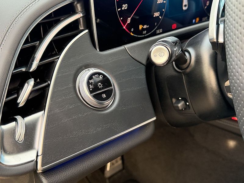 Mercedes-Benz Třídy E E 220 d 4MATIC - fotka 21 z 35