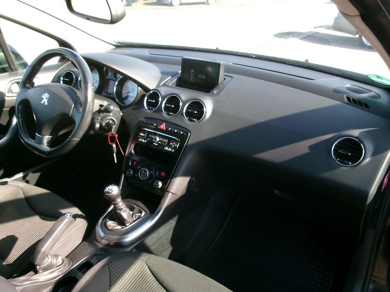Peugeot 308 (2013) SW 2,0HDI NAVI AC BT TEMP - fotka 25 z 28