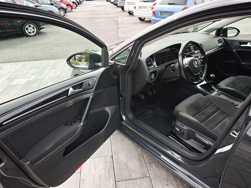 Volkswagen Golf (2019) Highline 1.5 TSI 110kW - fotka 27 z 33