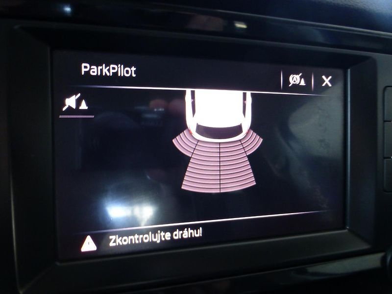 Škoda Karoq (2018) 1,6TDI*PARK.S**ALU***VYHŘ.SED. - fotka 13 z 26