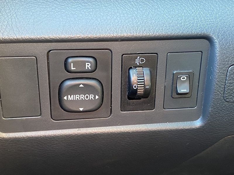 Toyota Corolla Verso 1.8i, ČR, automat, 2x kola - fotka 14 z 15