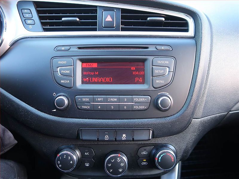 Kia Ceed (2016) 1.4 MPI, Tempomat - fotka 12 z 16