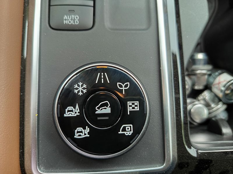 Nissan Pathfinder (2025) Platinum AWD - fotka 18 z 27