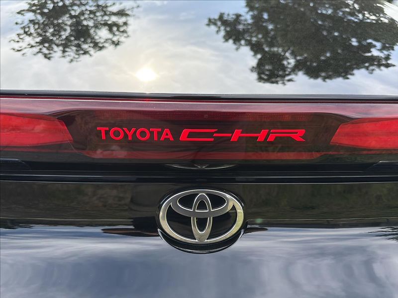 Toyota C-HR 2,0 Hybrid E-CVT AWD GR Sport - fotka 28 z 32