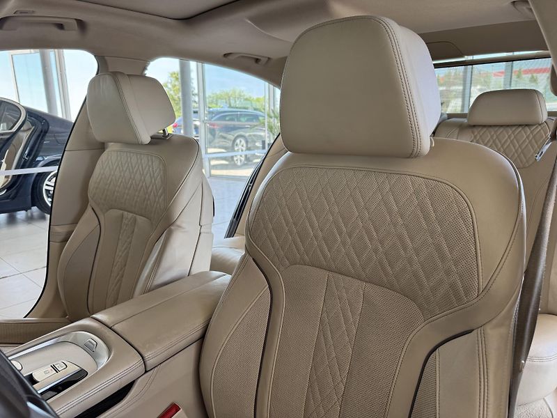BMW Řada 7 750i xDrive*Laser*NočníVidění - fotka 13 z 47