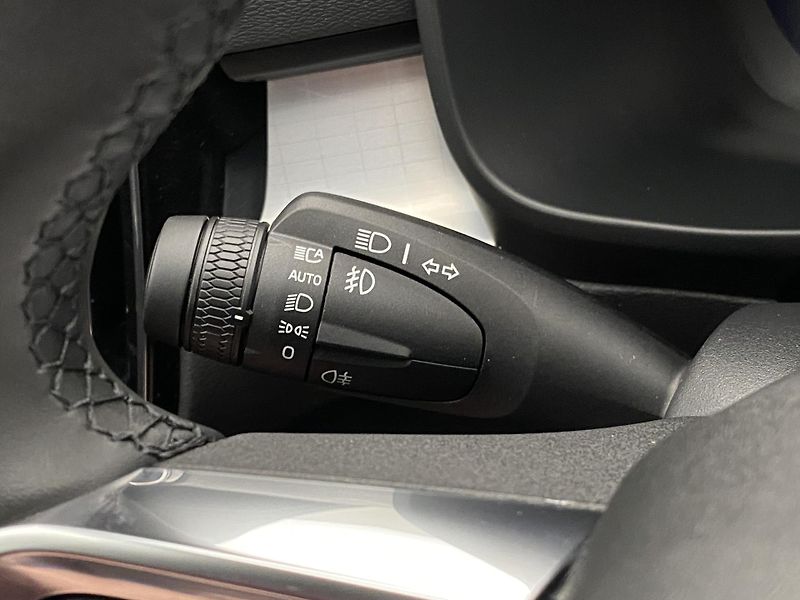 Volvo XC40 (2026) B4 AUT DARK PLUS - fotka 29 z 54