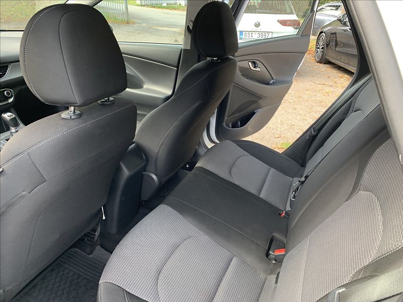 Hyundai i30 1,6 CRDI ČR - fotka 16 z 17