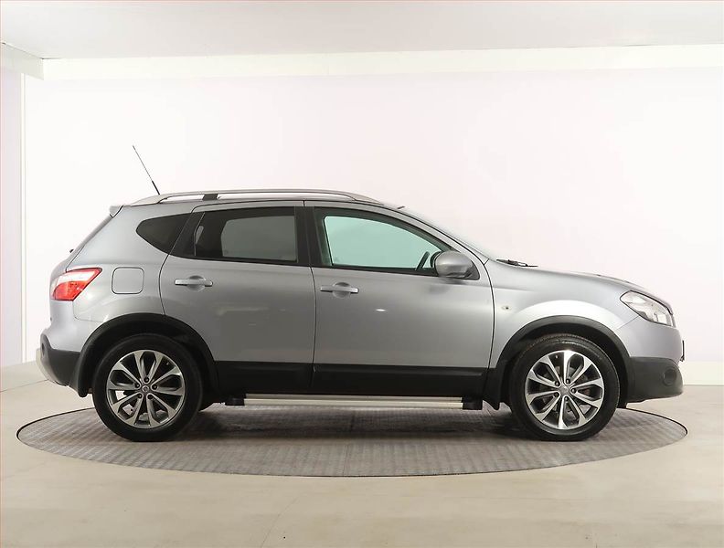 Nissan Qashqai (2010) 2.0 dCi, 4X4, Navi, Tempomat - fotka 6 z 20