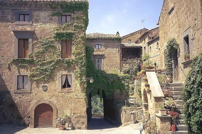Most vedoucí do města Civita di Bagnoregio.
