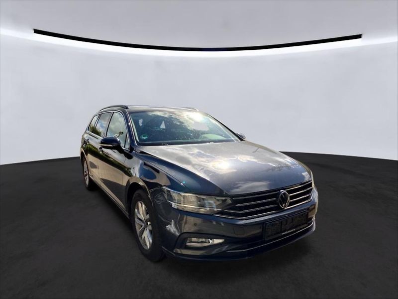 Volkswagen Passat 2,0 TDI TAŽNÉ KAMERA - fotka 2 z 12