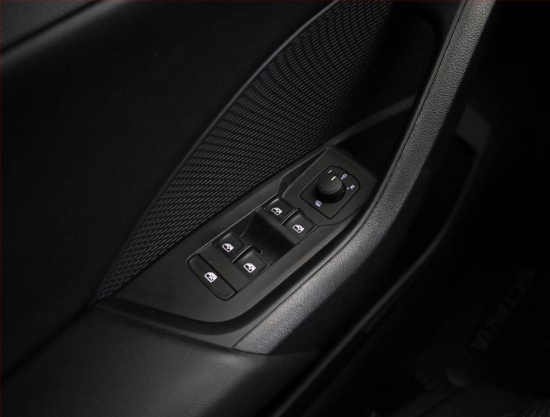 Škoda Octavia (2020) 2.0 TDI, Serv.kniha, Tempomat - fotka 16 z 18