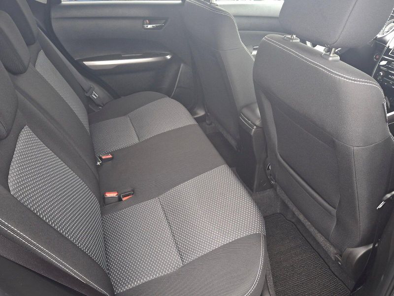 Suzuki Vitara (2024) Premium Hybrid Automat - fotka 14 z 35