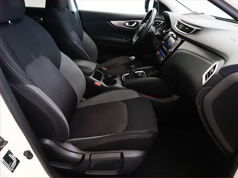 Nissan Qashqai (2019) 1.3 DIG-T, Serv.kniha, Navi - fotka 9 z 17
