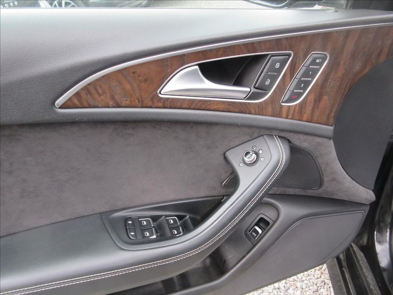 Audi A6 Avant 3,0 TDI Sline - fotka 7 z 19