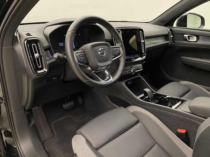 Volvo C40 PURE ELECTRIC RECHARGE PLUS - fotka 4 z 57