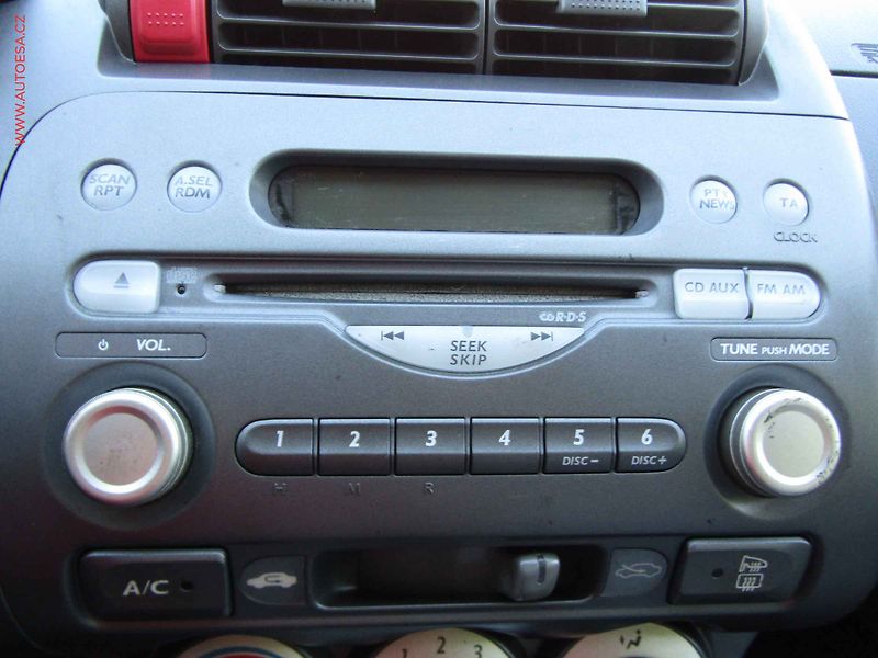 Honda City (2006) 1.4i, 1.maj,ČR, AC, STK9/28 - fotka 14 z 16
