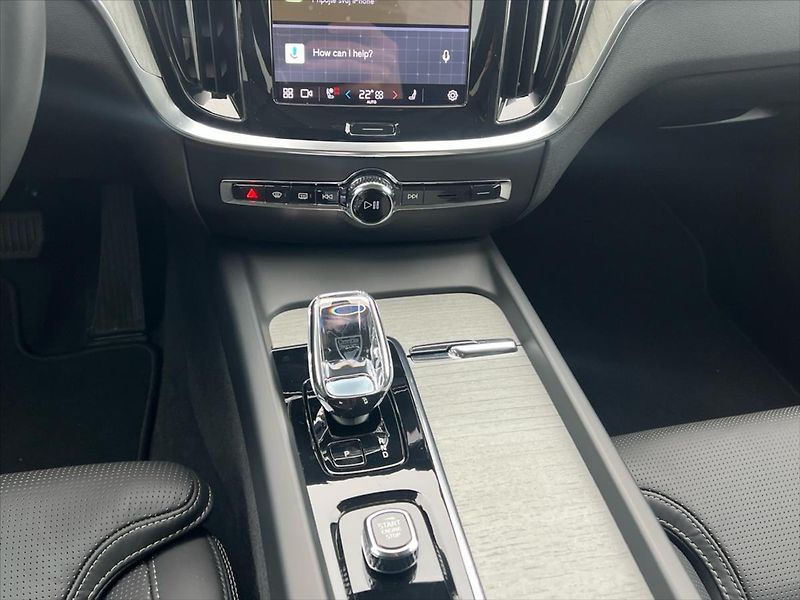 Volvo V60 2,0 145kW FWD PLUS DARK  B4  R - fotka 18 z 26