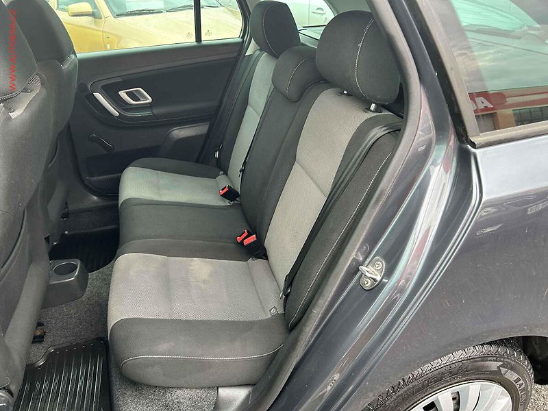 Škoda Fabia (2008) 1.4 16V, ČR, AC, park.asist - fotka 10 z 15