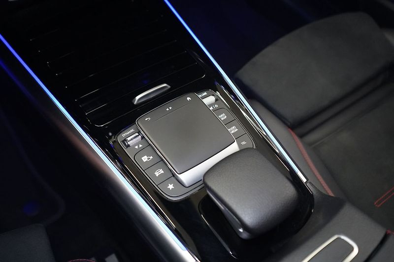 Mercedes-Benz EQA 250, AMG Line, Tažné,  KEYLESS - fotka 41 z 46