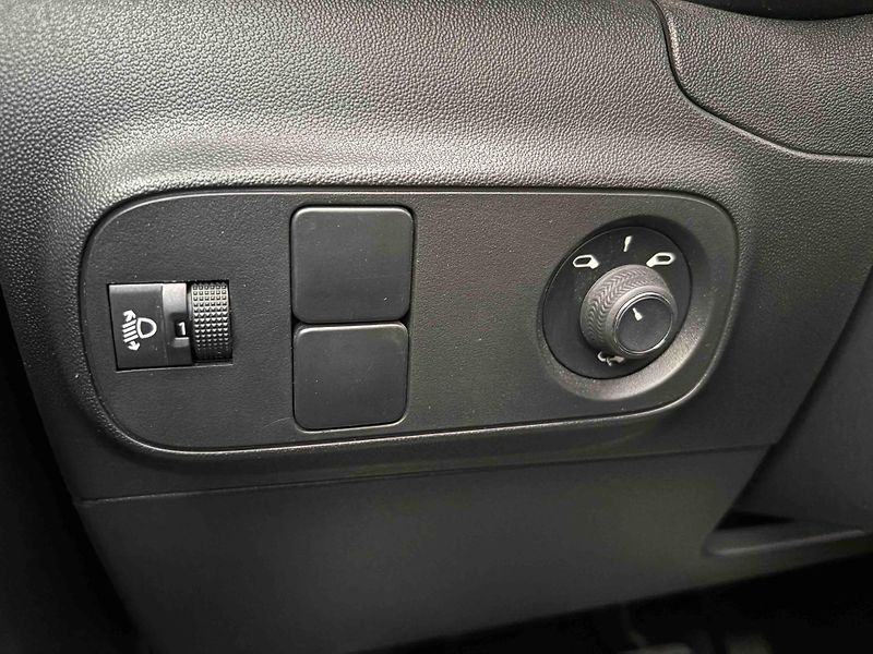 Citroën C3 (2022) Shine 1.2 PureTech 110K EAT6 - fotka 16 z 37