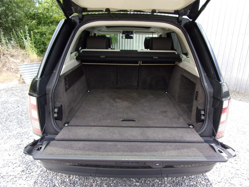 Land Rover Range Rover (2014) 3.0TDV6 190kW VOGUE ČR DPH TOP - fotka 25 z 36