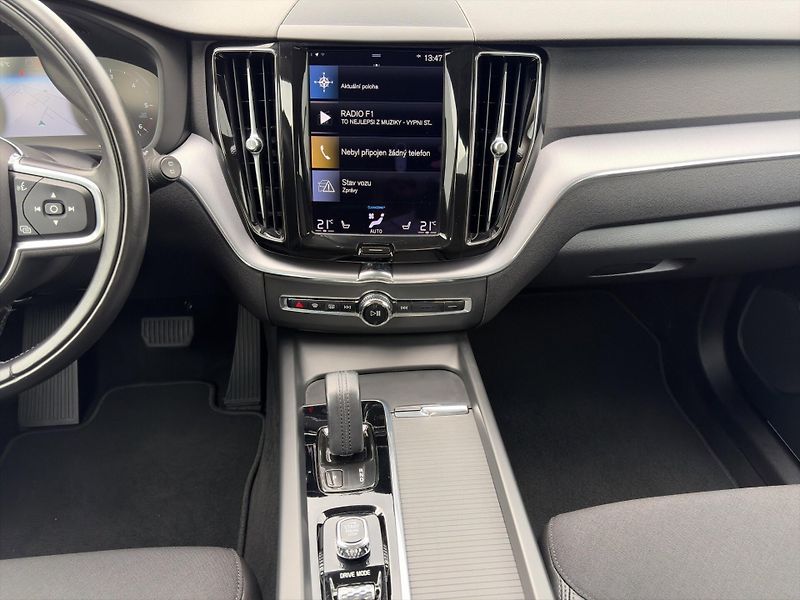 Volvo XC60 (2020) Momentum Pro B4 4x4 1.majitel - fotka 15 z 30