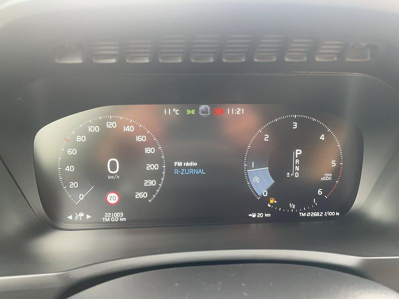 Volvo XC90 (2019) D5, 4X4, VZDUCH, Inscription - fotka 11 z 23