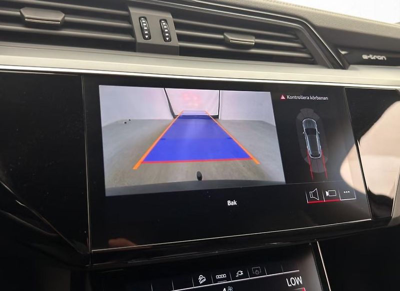 Audi Q8 e-tron 55 Quattro Kamera Tažné - fotka 14 z 36