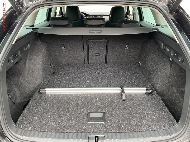 Škoda Octavia (2023) 2.0 TSi 4X4, ČR, Style, DSG - fotka 7 z 18