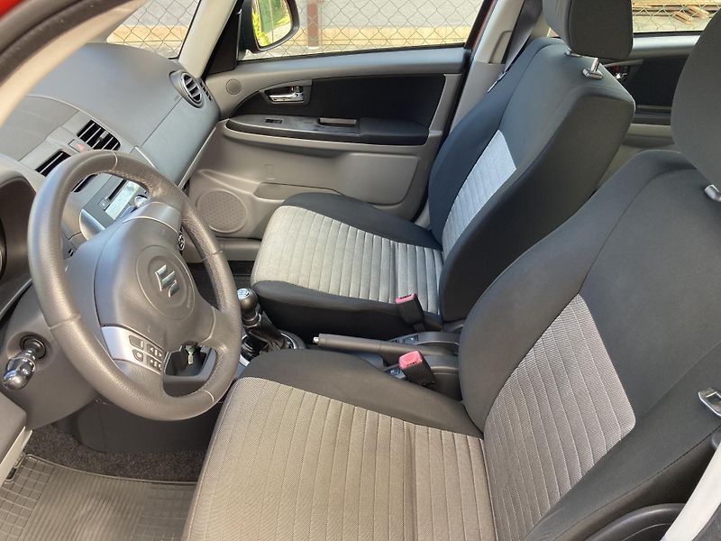 Suzuki SX4 (2010) SUZUKI SX4 1.6i 4x4 88 kw plná - fotka 8 z 18