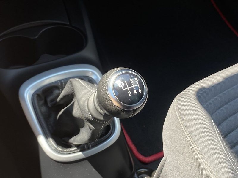 Toyota Yaris 1.5i, ČR, Trend, 2xKola - fotka 26 z 29