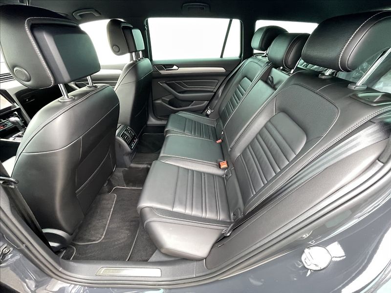Volkswagen Passat 2,0 TDI 4MOT DSG RLine  Varian - fotka 16 z 24