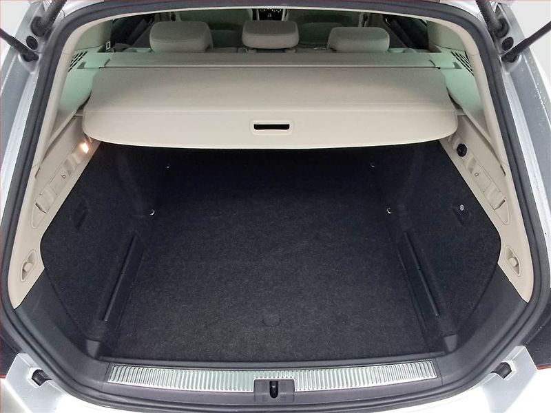 Škoda Superb (2016) 2.0 TDI, Navi, Bi-Xenony - fotka 14 z 17
