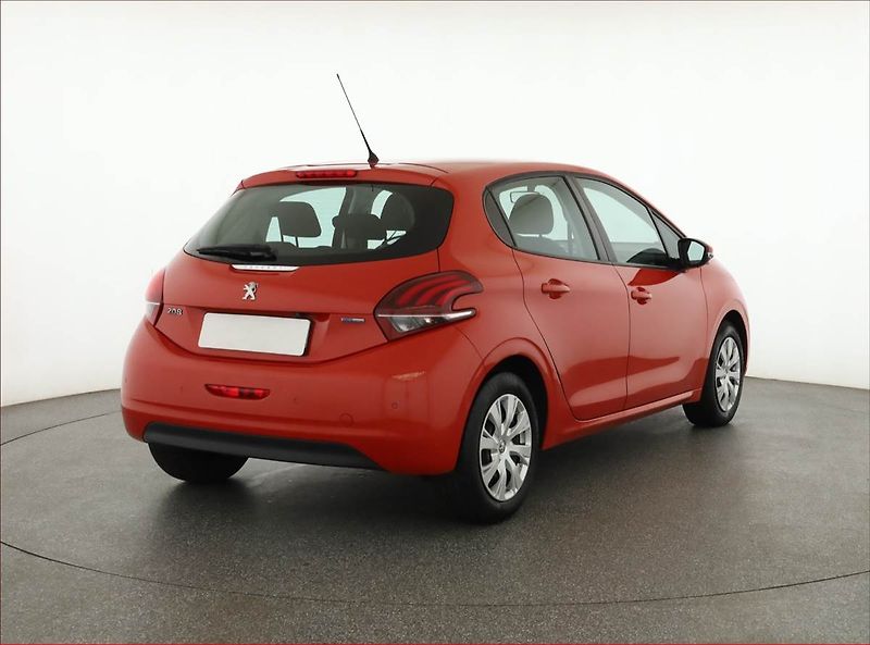 Peugeot 208 (2016) 1.2 PureTech, ČR,1.maj - fotka 5 z 15