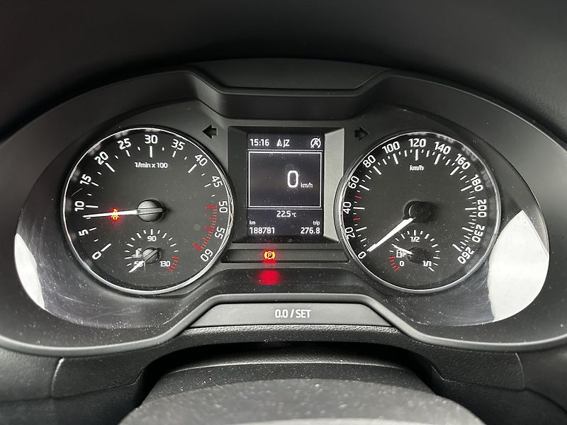 Škoda Octavia Combi 1.6 TDI Ambition - fotka 8 z 31
