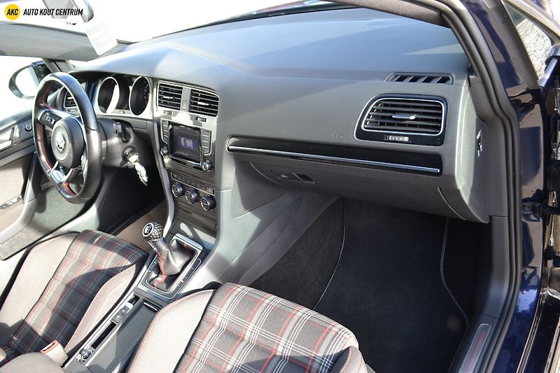 Volkswagen Golf VII    2.0TSI -162KW   GTI - fotka 14 z 39