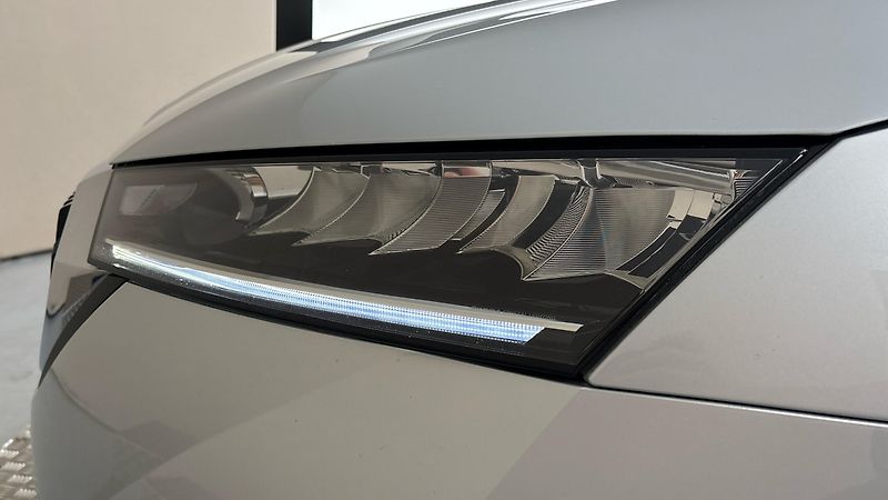 Škoda Octavia 2.0 TDI Ambition Combi - fotka 18 z 24
