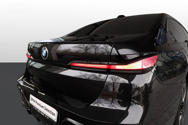 BMW Řada 7 740d xDrive Sedan - fotka 22 z 37