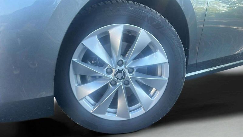 Škoda Superb Liftback Selection  2,0TDI 110 - fotka 29 z 29