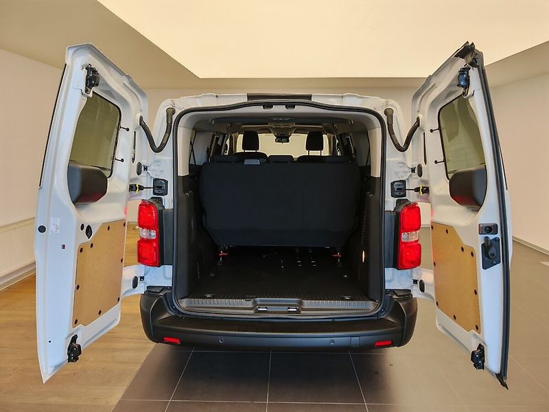 Toyota ProAce Verso 2,0D L2 6MT Combi 8S - fotka 7 z 32