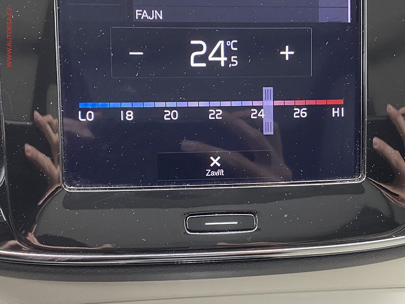 Volvo XC40 (2019) 2.0T5 AWD, 2.maj,ČR - fotka 16 z 17