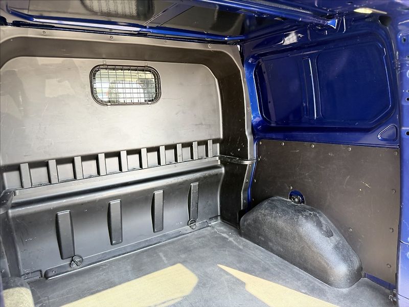 Ford Transit Custom 2,0 125kW 5MÍST WEBASTO DPH TZ - fotka 31 z 32