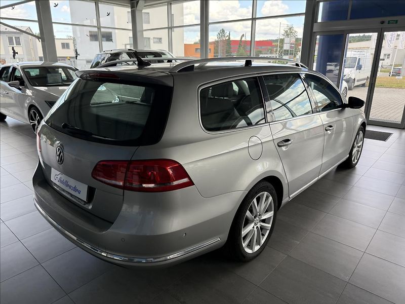 Volkswagen Passat 2,0   DSG,HIGHLINE,SERVISKA - fotka 6 z 30