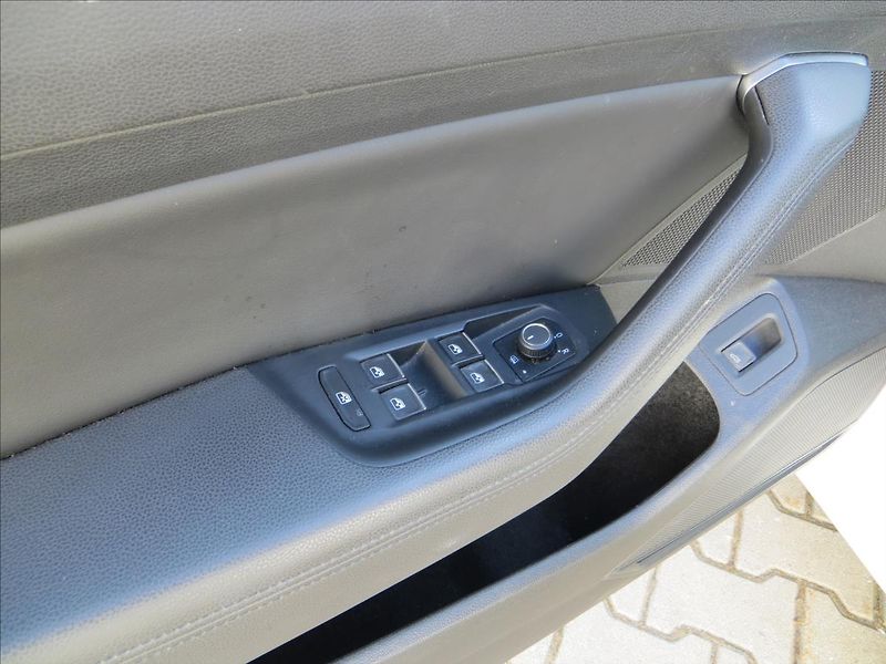 Volkswagen Passat 2,0 TDI 140kW 4MOT DSG H-Line - fotka 12 z 23